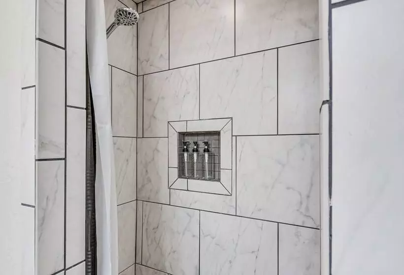 Canyon Rim Retreat W/ Private Yard & Hot Tub!