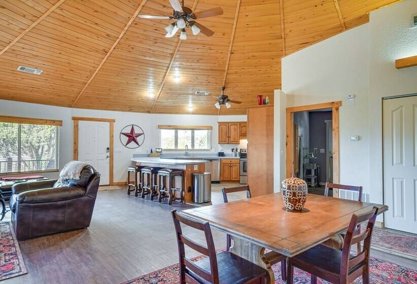 Canyon Rim Retreat W/ Private Yard & Hot Tub!