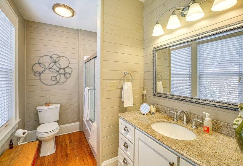 Charming Bristol Home W/ Hot Tub: 1 Mi To Downtown