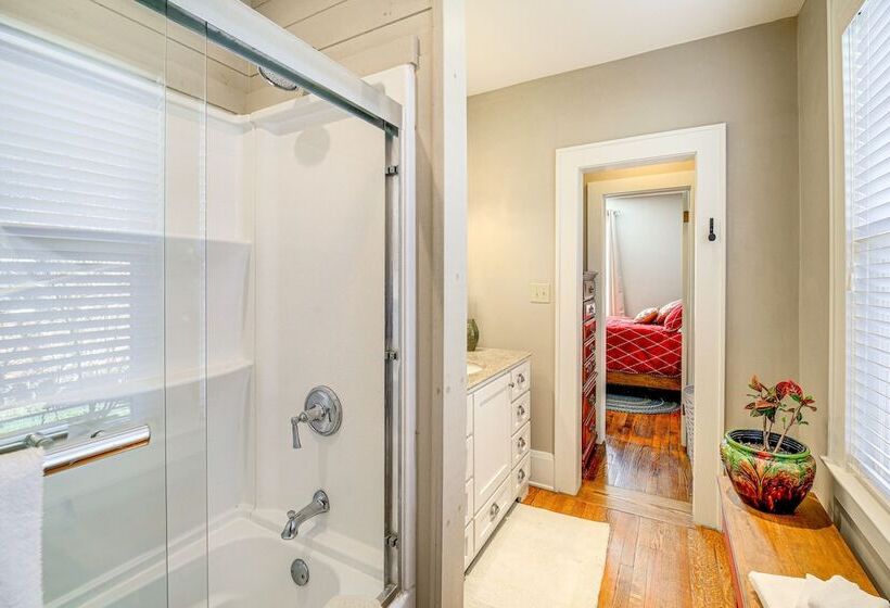 Charming Bristol Home W/ Hot Tub: 1 Mi To Downtown