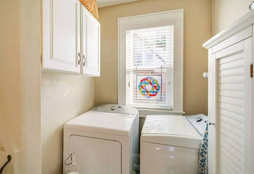 Charming Bristol Home W/ Hot Tub: 1 Mi To Downtown