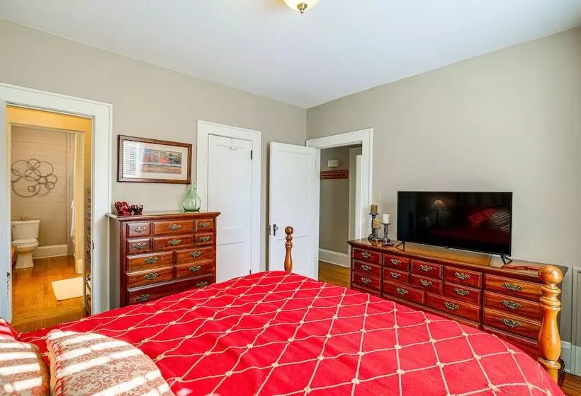 Charming Bristol Home W/ Hot Tub: 1 Mi To Downtown