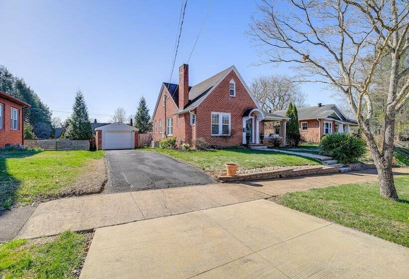 Charming Bristol Home W/ Hot Tub: 1 Mi To Downtown