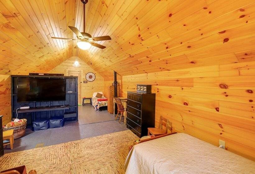 Charming Bristol Home W/ Hot Tub: 1 Mi To Downtown