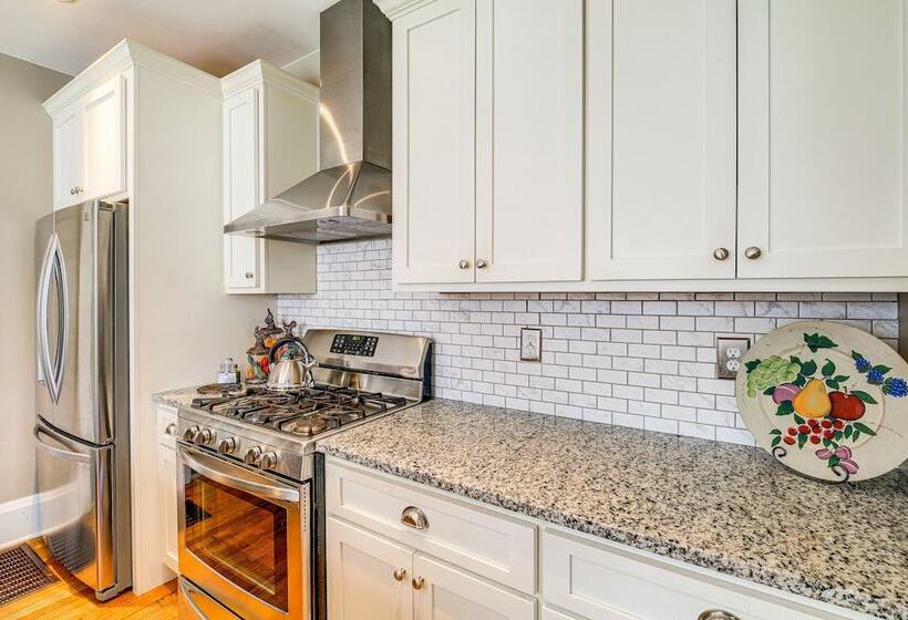 Charming Bristol Home W/ Hot Tub: 1 Mi To Downtown