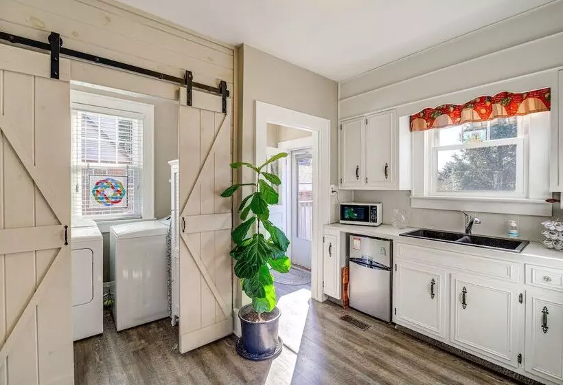 Charming Bristol Home W/ Hot Tub: 1 Mi To Downtown