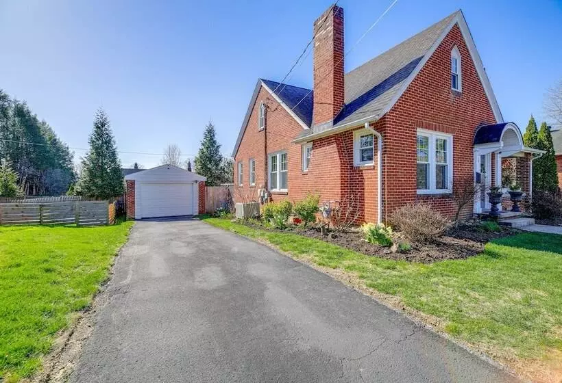Charming Bristol Home W/ Hot Tub: 1 Mi To Downtown