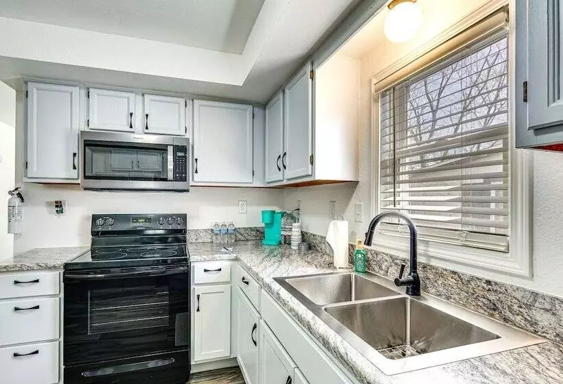 Cozy Jefferson City Retreat W/ Porch, Near Golfing