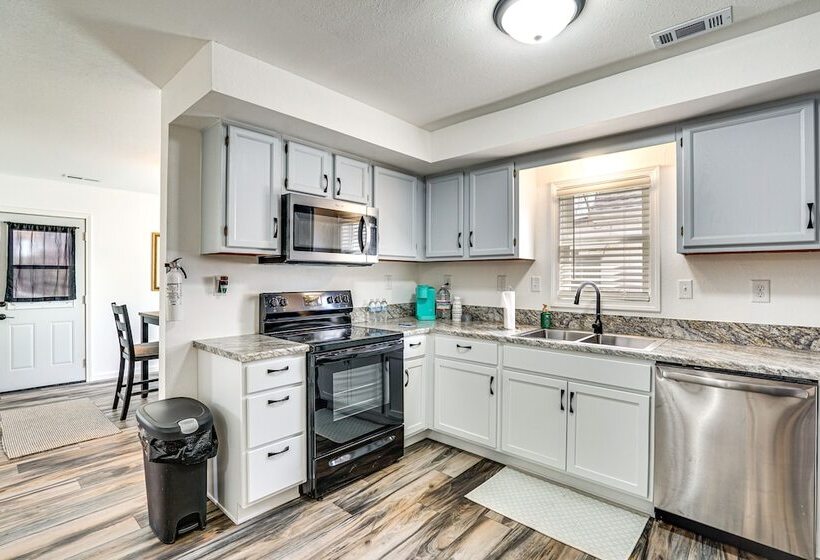 Cozy Jefferson City Retreat W/ Porch, Near Golfing