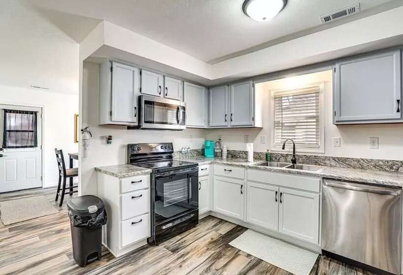 Cozy Jefferson City Retreat W/ Porch, Near Golfing
