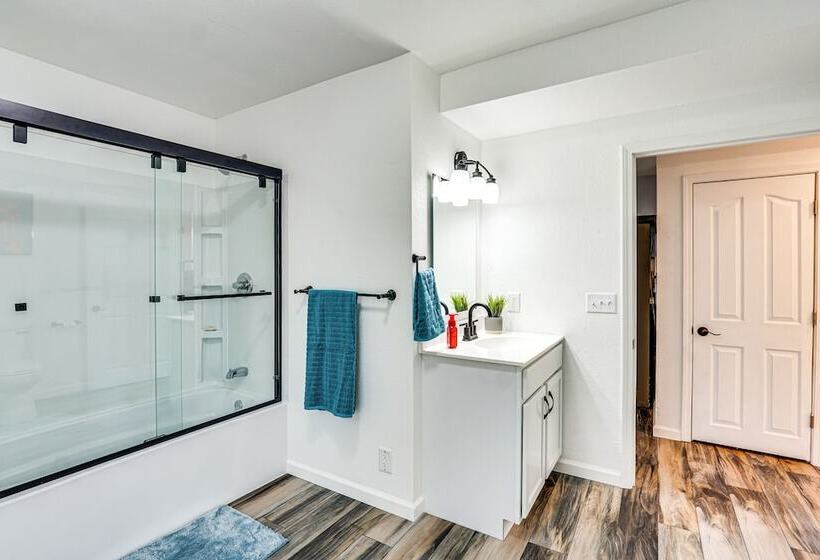 Cozy Jefferson City Retreat W/ Porch, Near Golfing