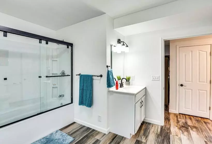 Cozy Jefferson City Retreat W/ Porch, Near Golfing