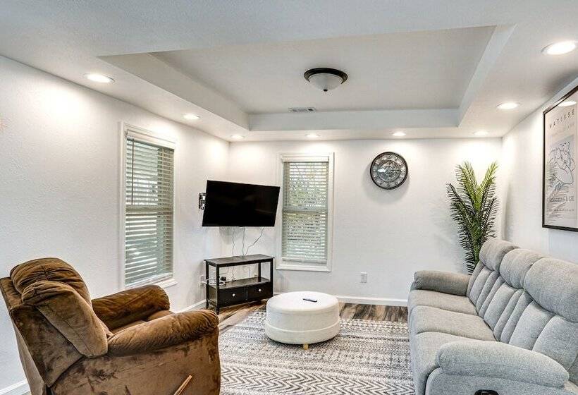 Cozy Jefferson City Retreat W/ Porch, Near Golfing