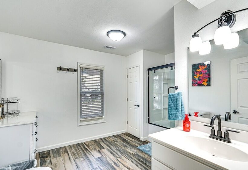 Cozy Jefferson City Retreat W/ Porch, Near Golfing