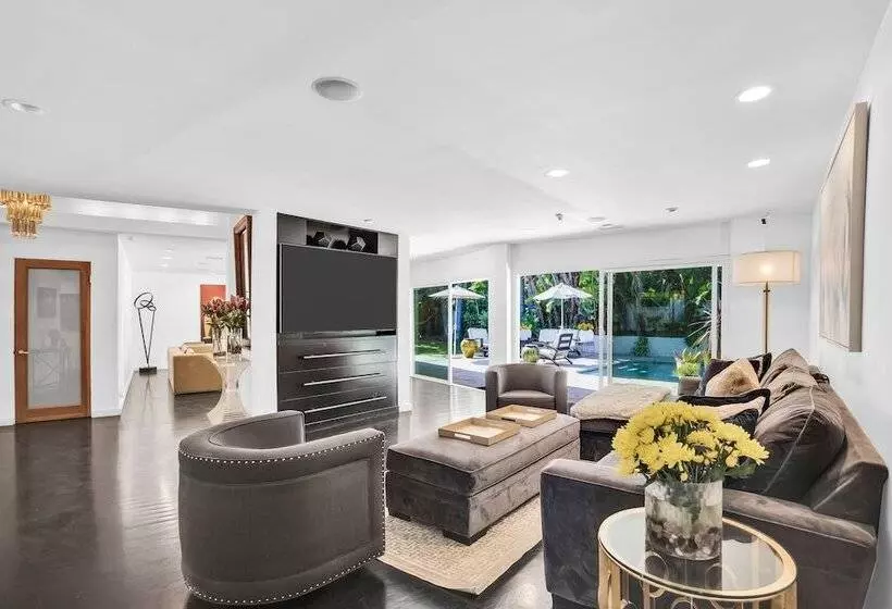 Edwin By Avantstay Hollywood Hills Luxury + Pool