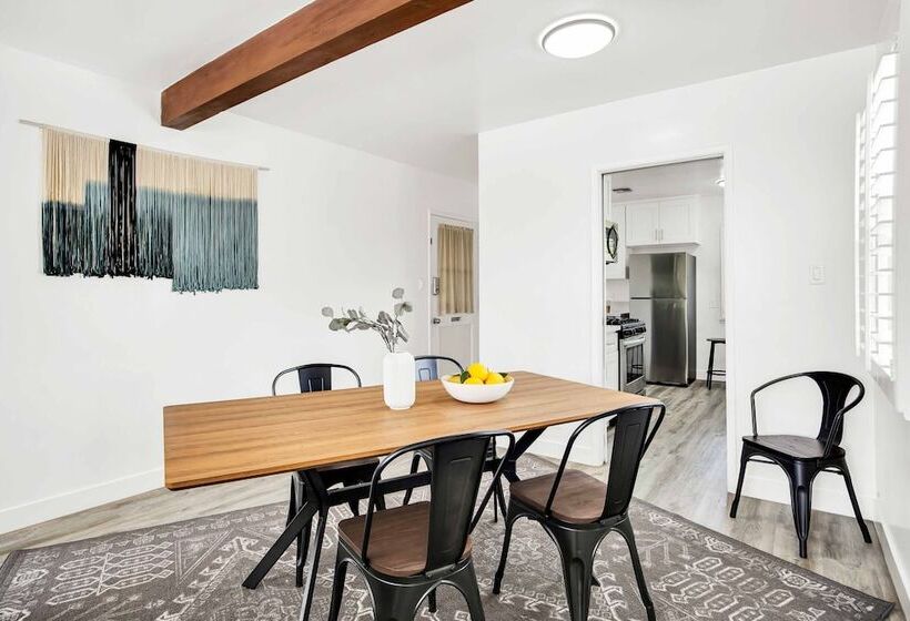 Newly Furnished Valley Home | Reseda Retreat