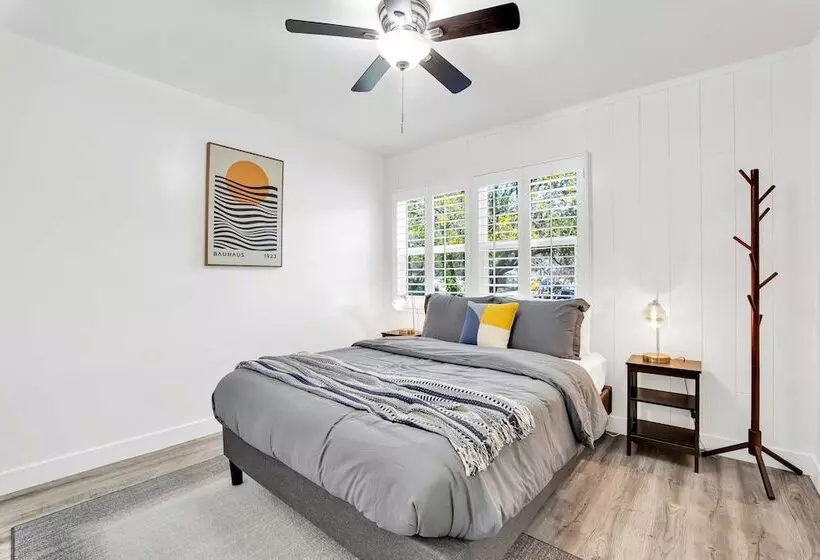Newly Furnished Valley Home | Reseda Retreat