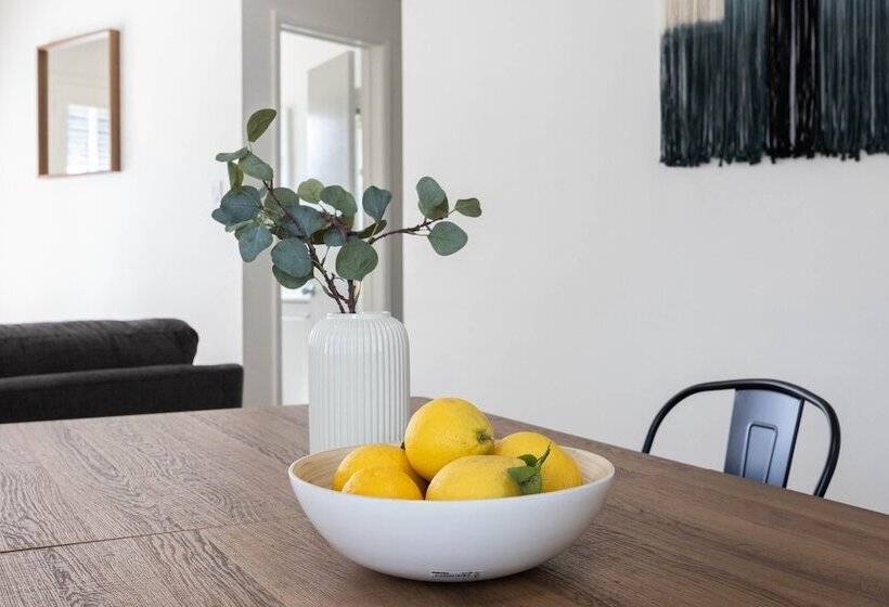 Newly Furnished Valley Home | Reseda Retreat