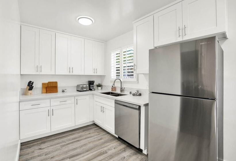 Newly Furnished Valley Home | Reseda Retreat