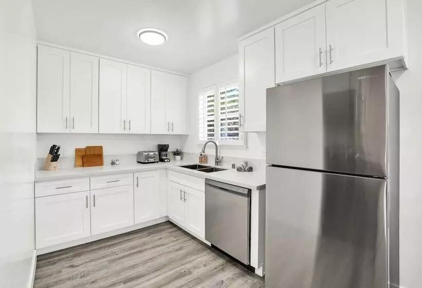 Newly Furnished Valley Home | Reseda Retreat