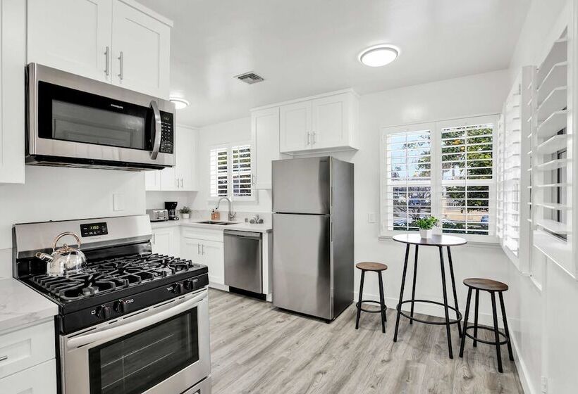 Newly Furnished Valley Home | Reseda Retreat