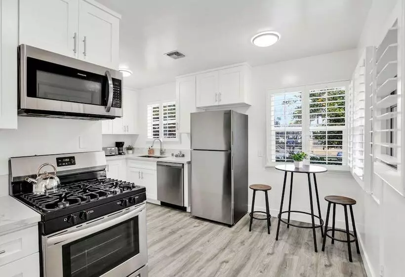 Newly Furnished Valley Home | Reseda Retreat