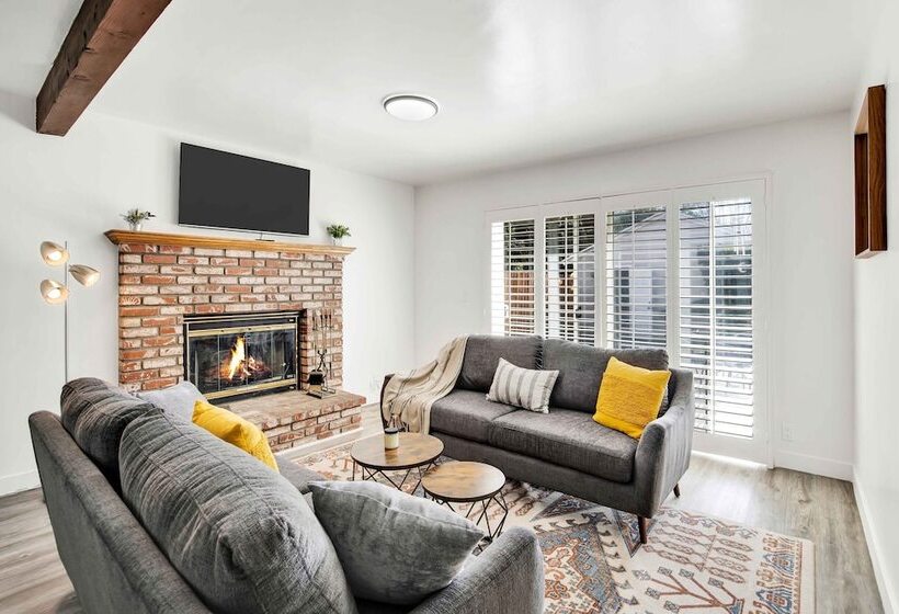 Newly Furnished Valley Home | Reseda Retreat