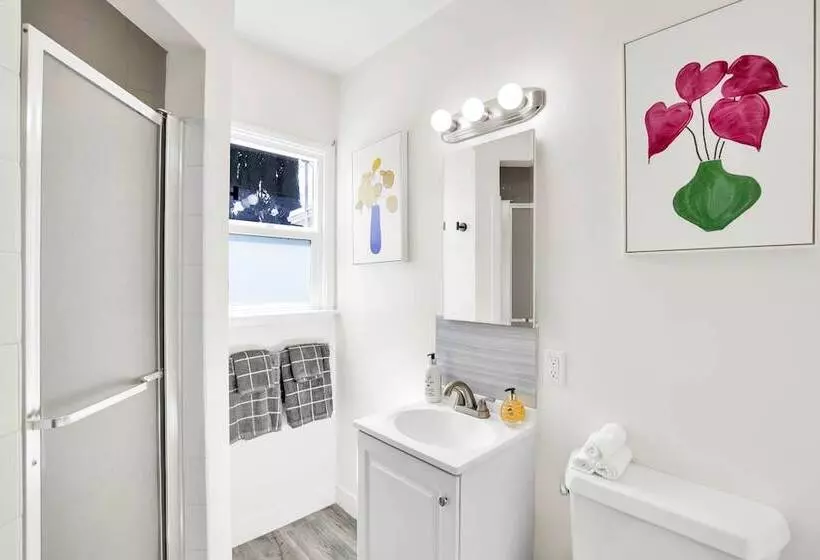 Newly Furnished Valley Home | Reseda Retreat
