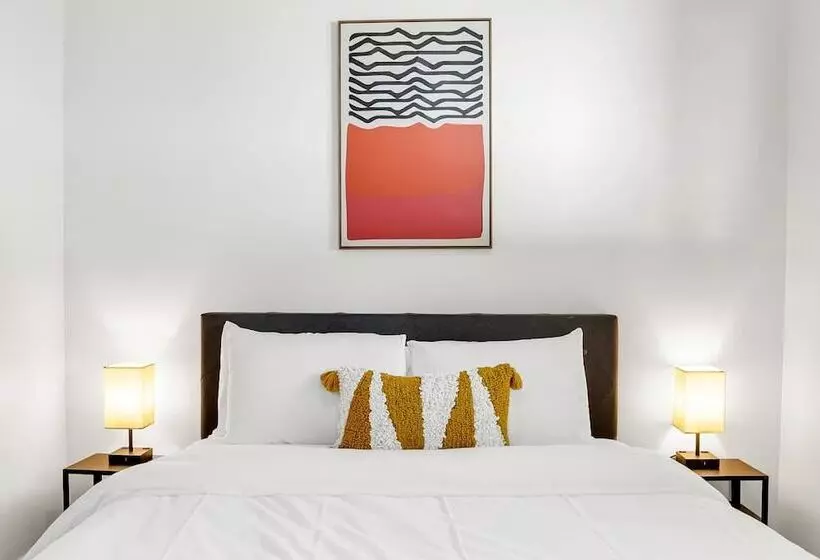 Newly Furnished Valley Home | Reseda Retreat