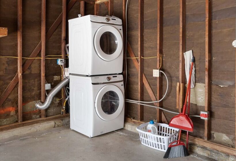 Newly Furnished Valley Home | Reseda Retreat