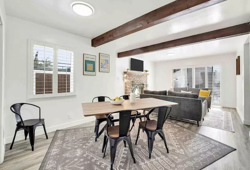 Newly Furnished Valley Home | Reseda Retreat
