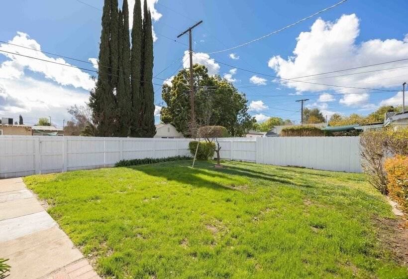 Newly Furnished Valley Home | Reseda Retreat