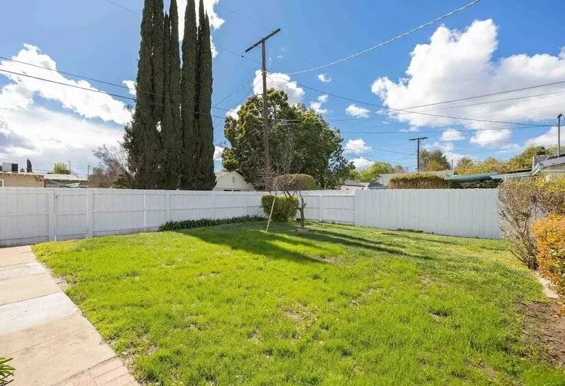 Newly Furnished Valley Home | Reseda Retreat