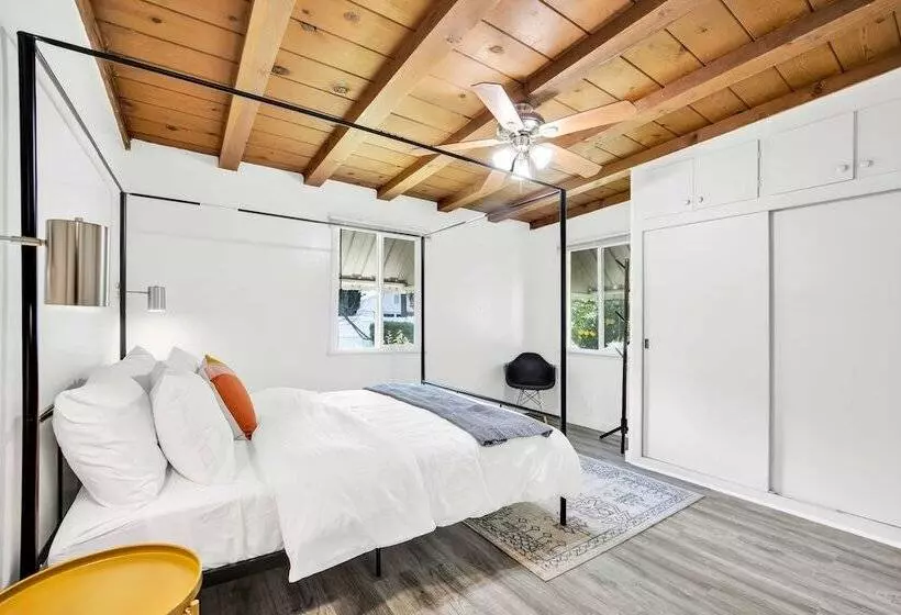 Newly Furnished Valley Home | Reseda Retreat