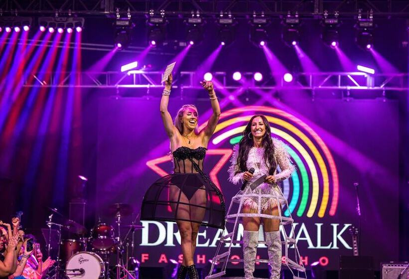 فندق Coastal Chateau