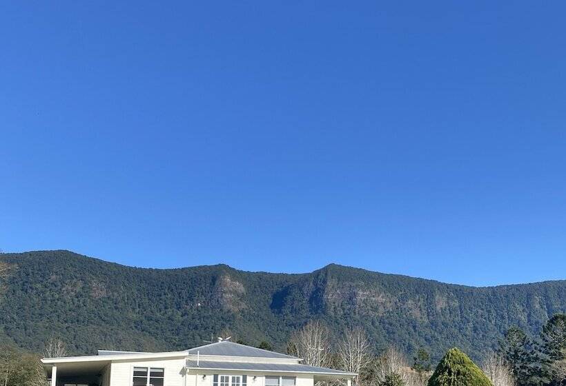 Сельский отель Avion Retreat