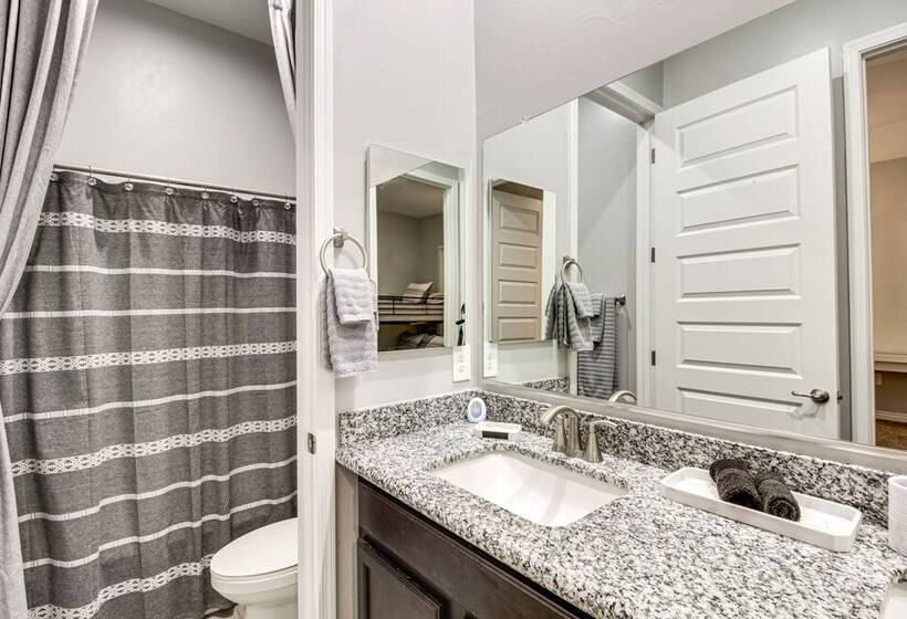 Marana Home W/ Pool Access & Mountain Views!