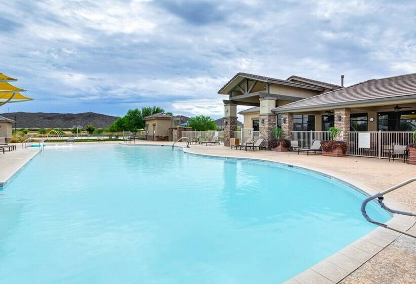 Marana Home W/ Pool Access & Mountain Views!