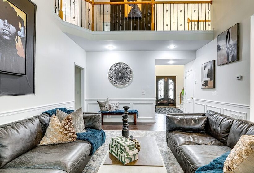 Modern Stone Mountain Home W/ Spacious Deck, Grill