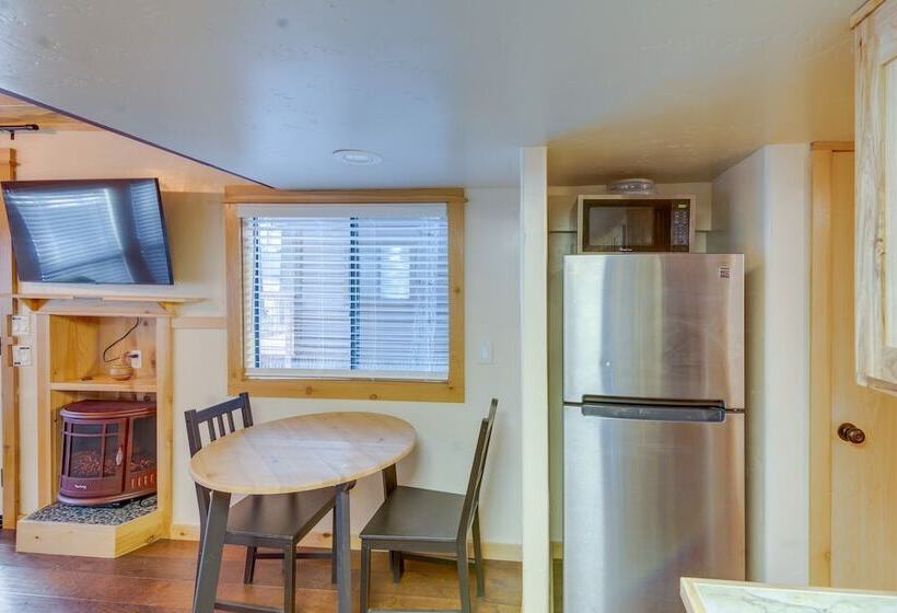 Cozy & Restful Cabin, Steps To Lake Almanor