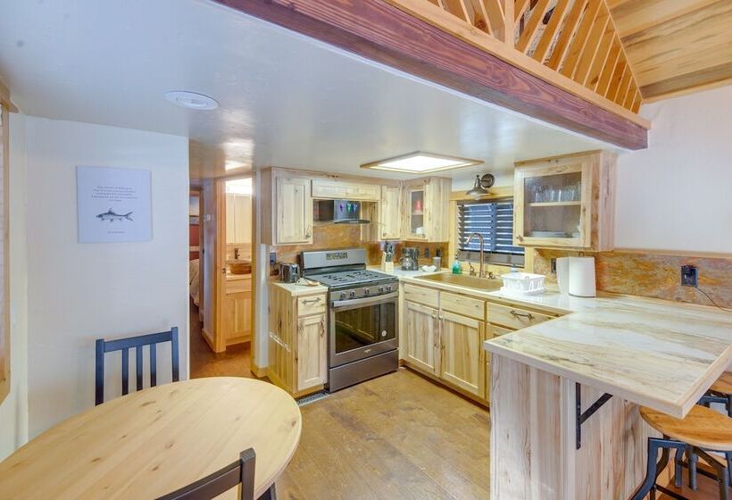 Cozy & Restful Cabin, Steps To Lake Almanor