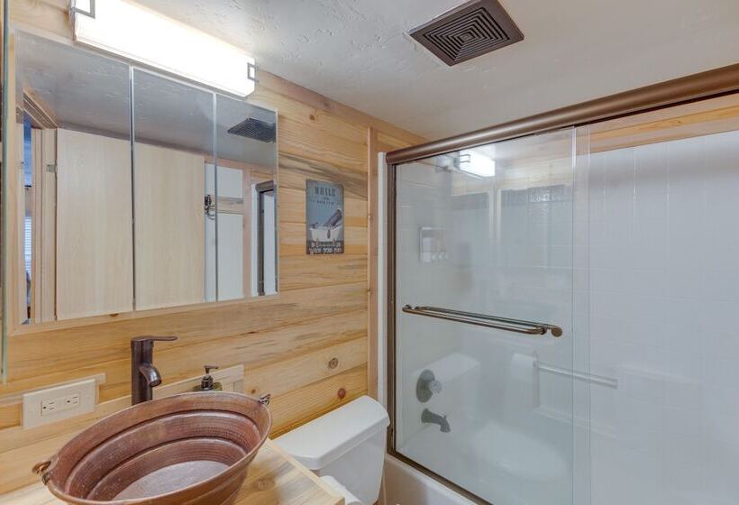 Cozy & Restful Cabin, Steps To Lake Almanor