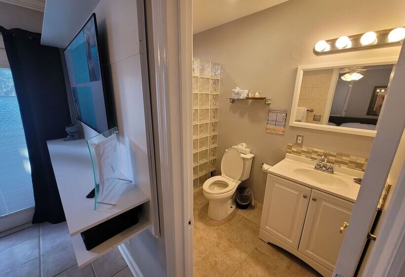 פנסיון Bishop Hotel Key West