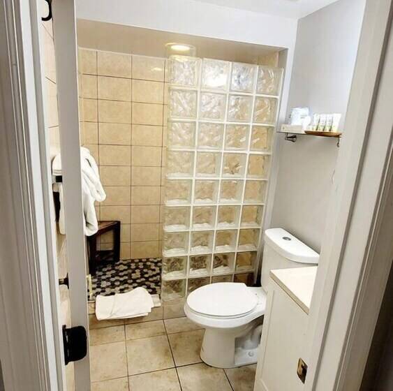 פנסיון Bishop Hotel Key West