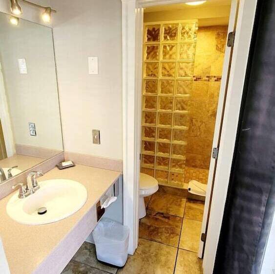 פנסיון Bishop Hotel Key West