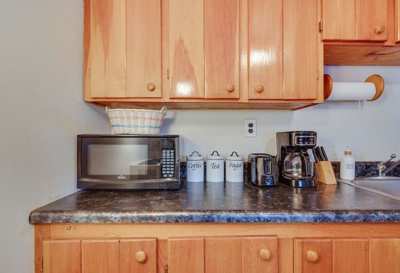 Pet Friendly Laconia Cabin W/ Fireplace + Deck!