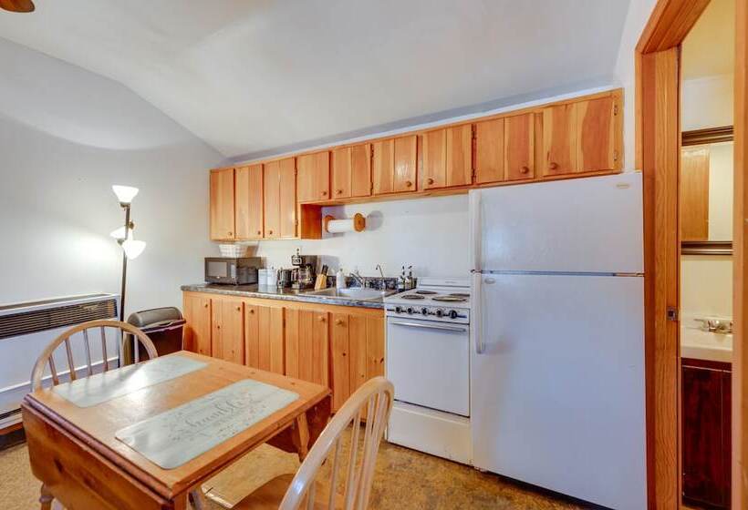 Pet Friendly Laconia Cabin W/ Fireplace + Deck!