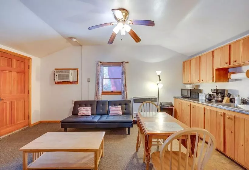 Pet Friendly Laconia Cabin W/ Fireplace + Deck!