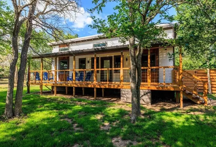 Primrose Waterfront With Hot Tub