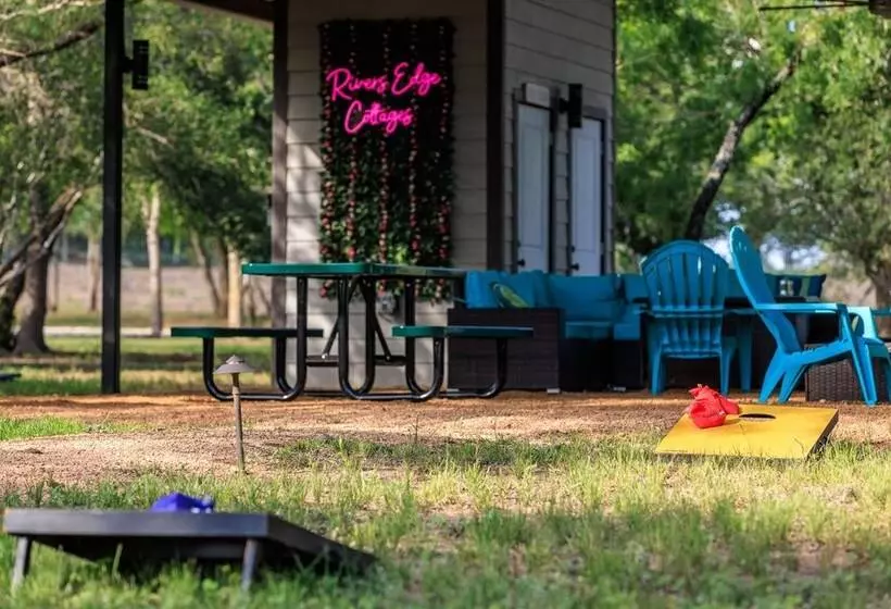 Primrose Waterfront With Hot Tub